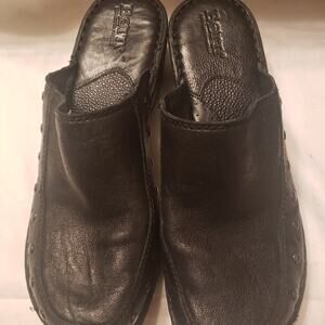 Born Marley Clogs size 8